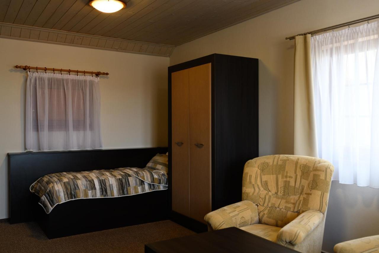 Hotel Vinarstvi U Kaplicky Zaječí Exterior foto