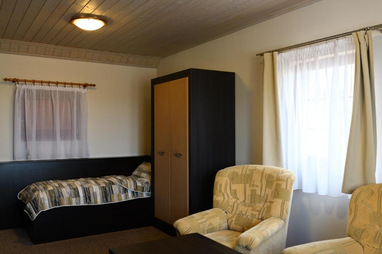 Hotel Vinarstvi U Kaplicky Zaječí Exterior foto