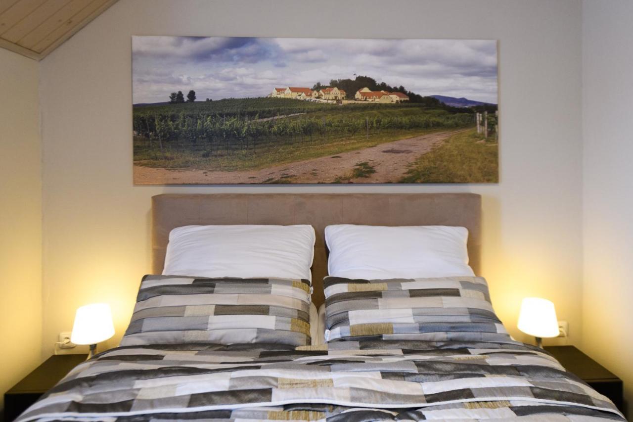 Hotel Vinarstvi U Kaplicky Zaječí Exterior foto
