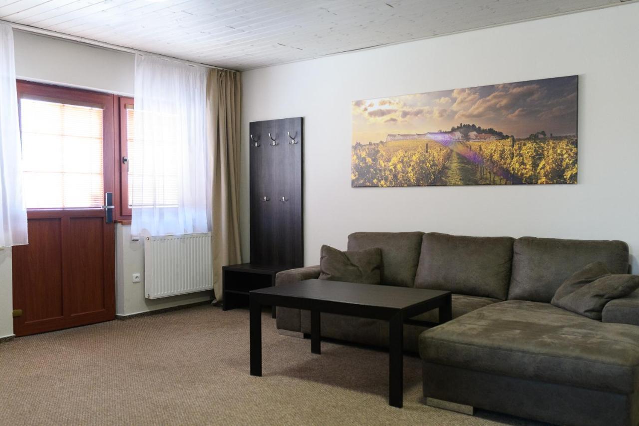 Hotel Vinarstvi U Kaplicky Zaječí Exterior foto