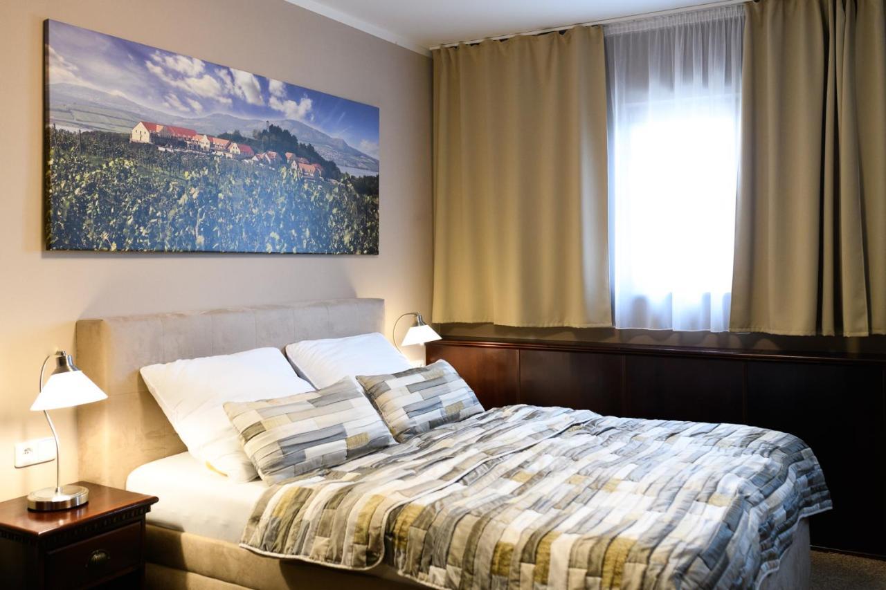 Hotel Vinarstvi U Kaplicky Zaječí Exterior foto